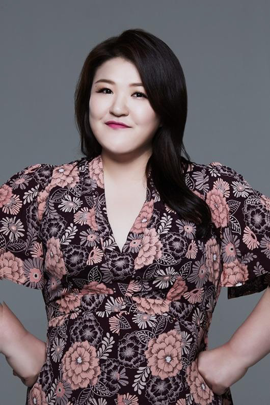 FNC엔터테인먼트는 3일 소속사 개그우먼 이국주와 재계약을 체결했다고 밝혔다. <FNC엔터테인먼트 제공>